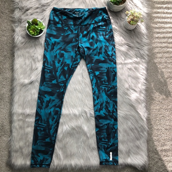4/$30 ALL ITEMS WILL BE GONE BEFORE HOLIDAY AND NEGOTIABLE/BUY NOW! Reebok Pants - Picture 2 of 3